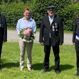von links: Michael Walter, Jubelkönigspaar 2020 vor 40 Jahren Roswitha Jakobi und Rudolf Peine, Frank Bosin