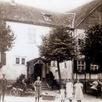1933 - Altes Anwesen der Familie Willmes. In der ersten Hälfte des 19. Jahrhunderts gehörte das von Spiegel'sche Haus dem Ortsbeamten von Meyenfeld. 