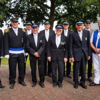 von links: 1. Vorsitzender Michael Walter, Oberst Olaf Walter, Josef Klenke (40 Jahre), Ehrenoberst Aloys Müller (60), Heinz Vössing (60), Ehrenhauptmann Heinrich Rinteln (60), Zugführer Dirk Basler (25), Johannes Burgard (60), Hubert Rose (40), Ralf Warnke (25), amtierender König Frank Bosin